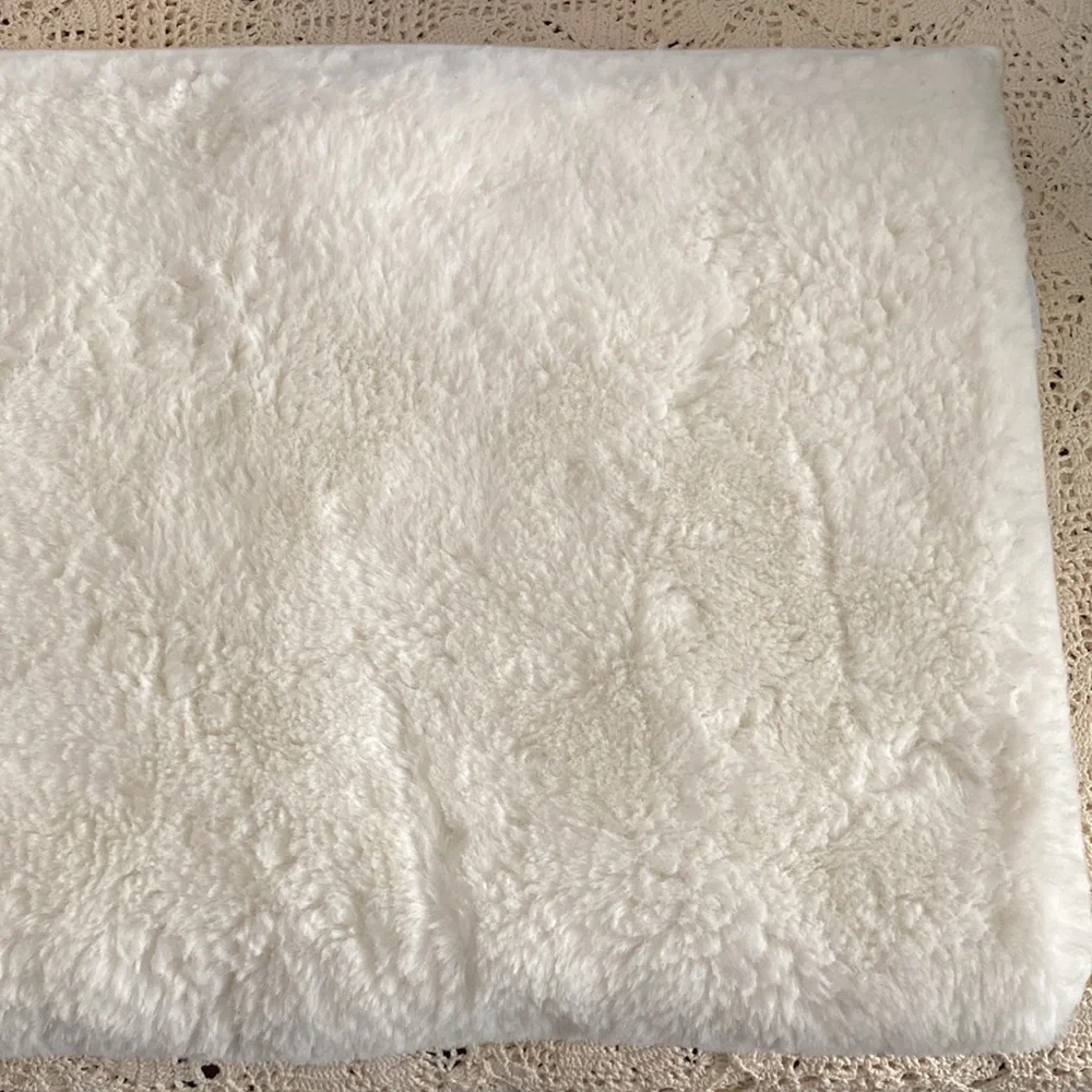 Mainstays faux fur accent rug 40x36 ivory off white rubber non slip back